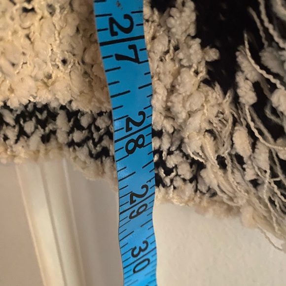 Pol Oversized Aztec Print Sweater, size Medium - Picture 8 of 9